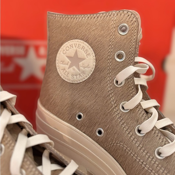 Converse Women's Beige High-Top Calf Hair Platform Sneakers NEW IN BOX - Picture 3 of 12